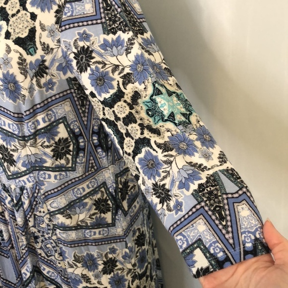 J Jill Woman’s Blue/White Floral Knit 3/4 Sleeve Dress Size XS - Picture 6 of 15